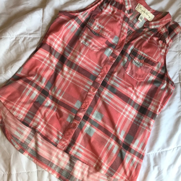 Sleeveless button up plaid blouse - Picture 3 of 5
